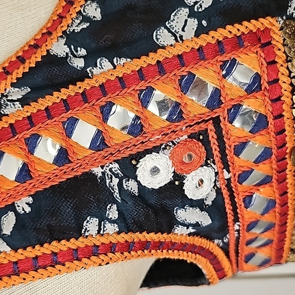 INDIGO MOON Size medium Enbroidery sleevless stop W/ buttons. Empire Waist. - Picture 4 of 13